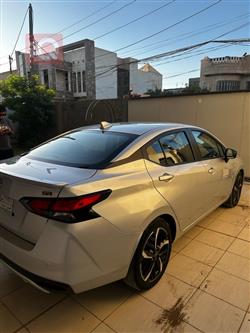 نيسان فيرسا